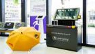 دبي توفر مظلات مجانية لتشجيع السكان على المشي 