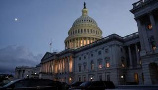 الحكومة الأمريكية تتجنب الإغلاق الجزئي