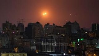 صواريخ في سماء كييف - رويترز