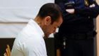 بعد دفع «متعثر» للكفالة.. داني ألفيس يودع السجن