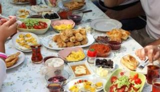 مائدة إفطار رمضانية