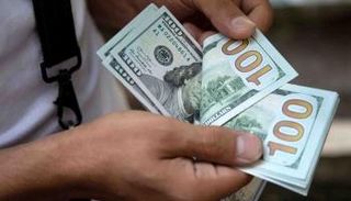 أوراق نقدية فئة 100 دولار - أرشيفية