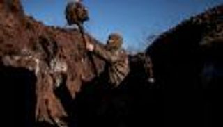 أوكرانيا تقفز بـ«بحر الرمال».. تحصينات «متأخرة» تحرك رياح «القلق»