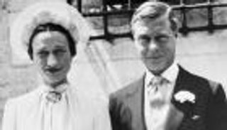 المال والحب.. هكذا تنازل «الملك العاشق» عن عرش بريطانيا