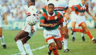 الساحر البرازيلي الراحل دينير