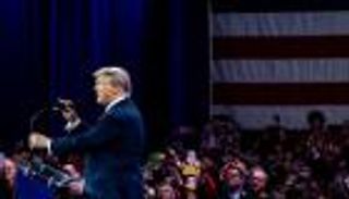 ضربة بـ«الوقت القاتل».. هل يتخلى فريق الدفاع عن ترامب؟