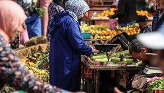 مواطنون في أحد الأسواق المغربية