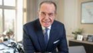 تكريم ملياردير مصري يثير جدلا ببريطانيا.. محسوبية أم انتخابات مبكرة؟