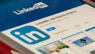 محاكاة «تيك توك».. «LinkedIn» تختبر تقديم مقاطع فيديو قصيرة