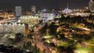 أكبر مظاهرة بالقدس لإقالته.. نتنياهو تحت مبضع الجراح وسيف المعارضة