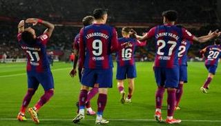 برشلونة في مباراة لاس بالماس