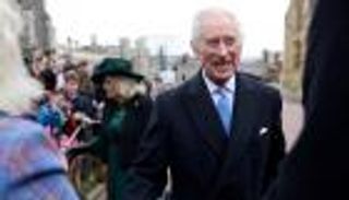 ابتسامة تخفي وهن المرض.. أول ظهور لملك بريطانيا منذ إصابته بالسرطان