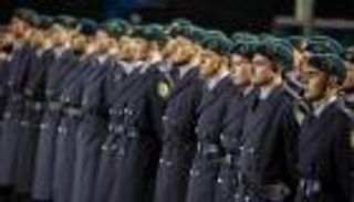 معضلة «تعبئة» بالجيش الألماني.. مزيد من «القُصر» وقليل من «النساء»