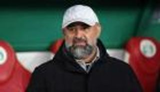 الجزائري بن شيخة يرسم طريق إقصاء الأهلي المصري