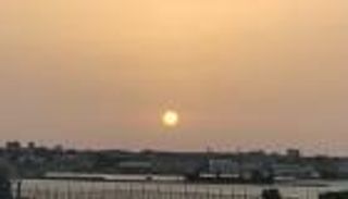 هل تشرق الشمس بلا شعاع في صبيحة ليلة القدر؟ تفسير ديني ونفي علمي