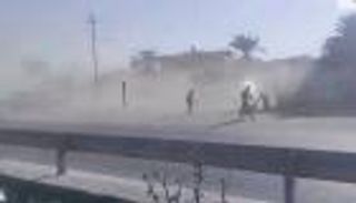 دماء في شوارع البصرة.. سيارة تدهس 20 طالبا عراقيا