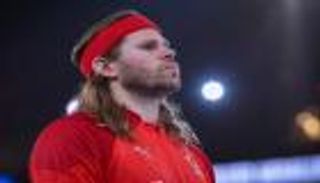 مايكل هانسن.. أسطورة كرة اليد يعلن اعتزاله