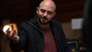 محمود العسيلي: جدتي سر احترافي الغناء.. والتعامل مع البشر يحتاج إلى «ارتداء أقنعة»