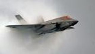 «البرق» الأمريكية تخترق العواصف.. كسر «حظر السنوات»