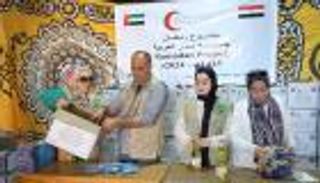 الهلال الأحمر الإماراتي يوزع كسوة العيد على الأيتام في مصر