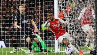 فوز أرسنال على لوتون تاون