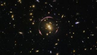 الكسوف مناسبة جيدة لتأكيد ظاهرة «حلقة أينشتاين»