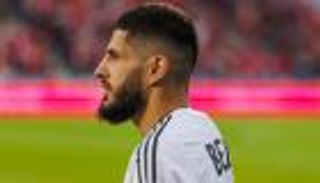 بعد استعادة بريقه.. مهاجم منتخب الجزائر يعلن هدفه القادم