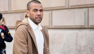 داني ألفيس نجم برشلونة السابق