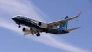 الكوارث تلاحق «بوينغ 737».. حريق يلتهم محرك طائرة تابعة لشركة أمريكية