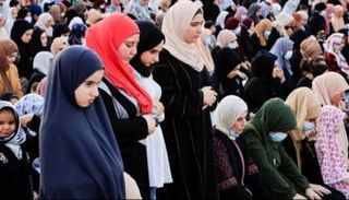 النساء في صلاة العيد - أرشيفية