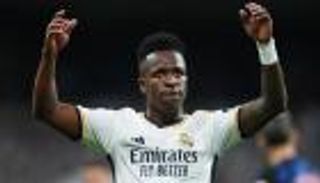 دوري أبطال أوروبا.. هدايا فينيسيوس تفضح ميسي في ليالي الحاسم