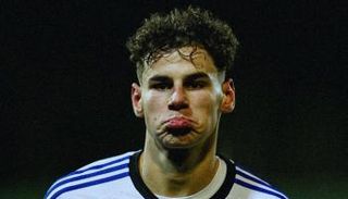 أمين شياخة، المهاجم المنحدر من أصول جزائرية