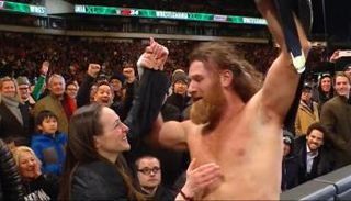 المصارع سامي زين مع زوجته 