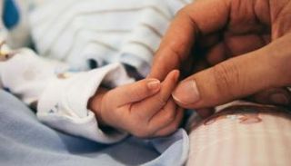 الحمل يسرع شيخوخة الأمهات الصغيرات