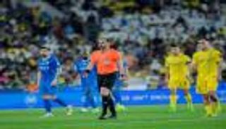 بعد معاناته بسبب رونالدو.. حكم ديربي الهلال والنصر ينتفض بخطوة صارمة