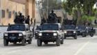 نمر مفترس يتجول في شوارع ليبيا.. ذعر ونداء عاجل من السلطات