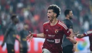 إمام عاشور لاعب الأهلي المصري