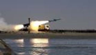 100 مسيرة وعشرات الصواريخ.. سيناريو جنوني لرد إيران على هجوم القنصلية