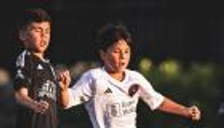 الأسطورة تتجدد.. نجل ميسي يقلد مهاراته بـ5 أهداف ممتعة (فيديو)