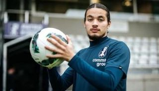 أنيس حاج موسى لاعب منتخب الجزائر