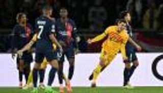 برشلونة وسان جيرمان.. صافرة رومانية تنذر الضيوف بهزيمة ثقيلة