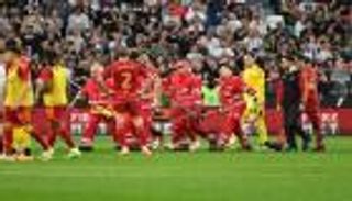 عدم استكمال مباراة في الدوري الإيطالي.. والسبب حالة إغماء مرعبة (فيديو)