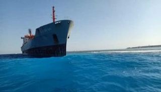 مصر تفرض حالة الطوارئ تحسبا لأي تسرب من سفينة غاز جانحة في خليج العقبة