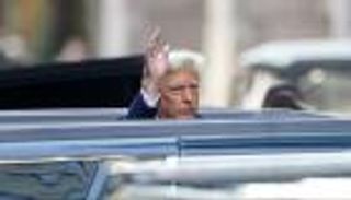 غرفة بحجم ملعب كرة سلة.. ترامب أمام المحكمة في سابقة تاريخية