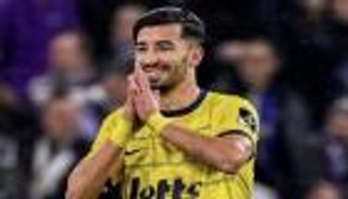 منها سويسرا.. 3 خطوات ترشح الجزائري عمورة لتكرار نجاحات محمد صلاح