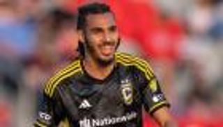 محمد فارسي.. مدرب الجزائر يستهدف لاعب الصالات