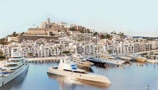 أحد اليخوت الفاخرة