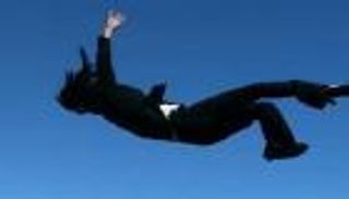 سقوط فتاة من الطابق العاشر في مصر.. لن تصدق ما حدث لـ«جثتها»