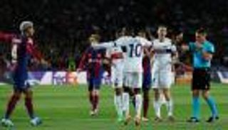 أسرع طرد في التاريخ.. أراوخو يورط برشلونة في ليلة دوري أبطال أوروبا