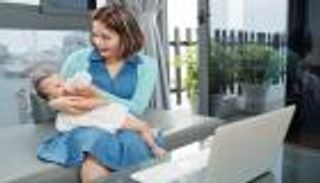 كيفية العمل بعد الإنجاب.. ومتى يمكن للأم ترك الطفل؟